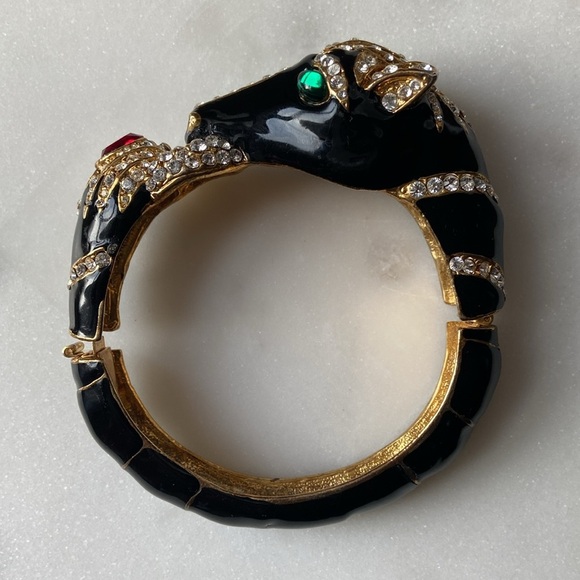 Vintage Women’s Unsigned Ciner Black Enamel Equestrian Bracelet Horse Jewelry - Picture 6 of 8